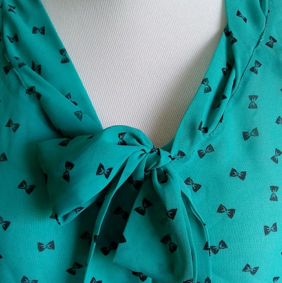 Lily Star Tops - 🎀Lily Star Bow Print Tie Front Blouse